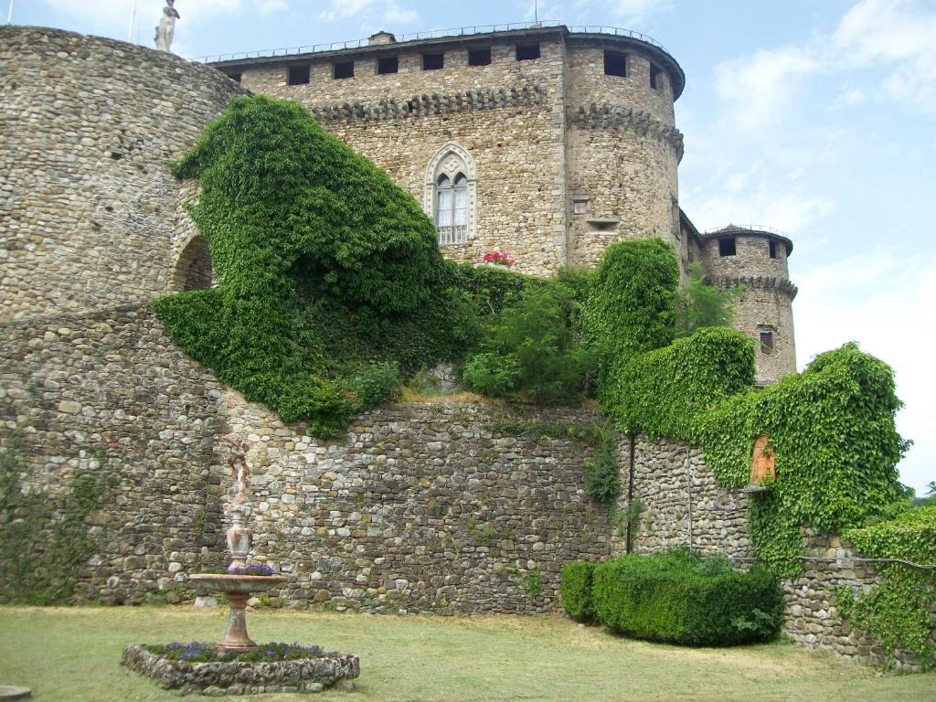 Castello Di Compiano Hotel Relais Museum Extérieur photo